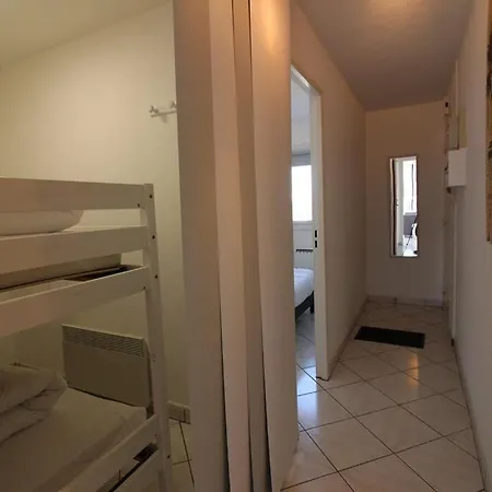 Annonce Professionnelle. T2 Avec Balcon, 4 Personnes Au Coeur De La Et A Deux Pas Du Sable Chaud *