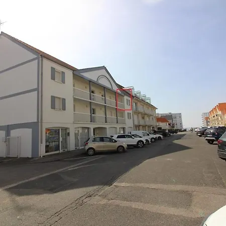 Annonce Professionnelle. T2 Avec Balcon, 4 Personnes Au Coeur De La Et A Deux Pas Du Sable Chaud *