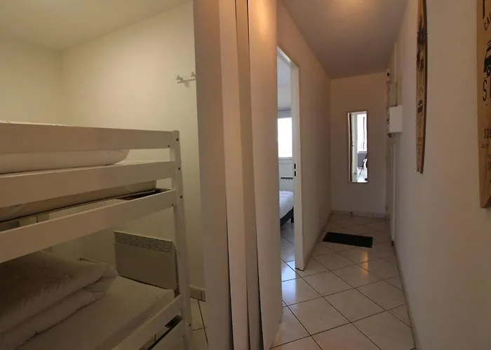 Annonce Professionnelle. T2 Avec Balcon, 4 Personnes Au Coeur De La Et A Deux Pas Du Sable Chaud *