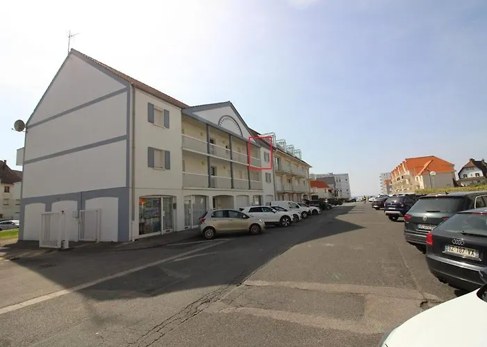 Annonce Professionnelle. T2 Avec Balcon, 4 Personnes Au Coeur De La Et A Deux Pas Du Sable Chaud *